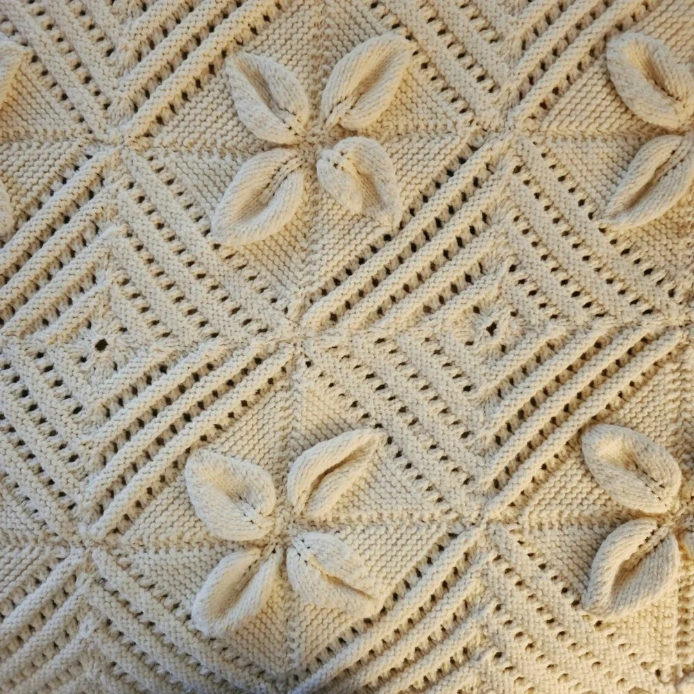 1970s HandKnit 3-D Cream Afghan Bedspread MCM BOHO Cottage Full Queen Pristine